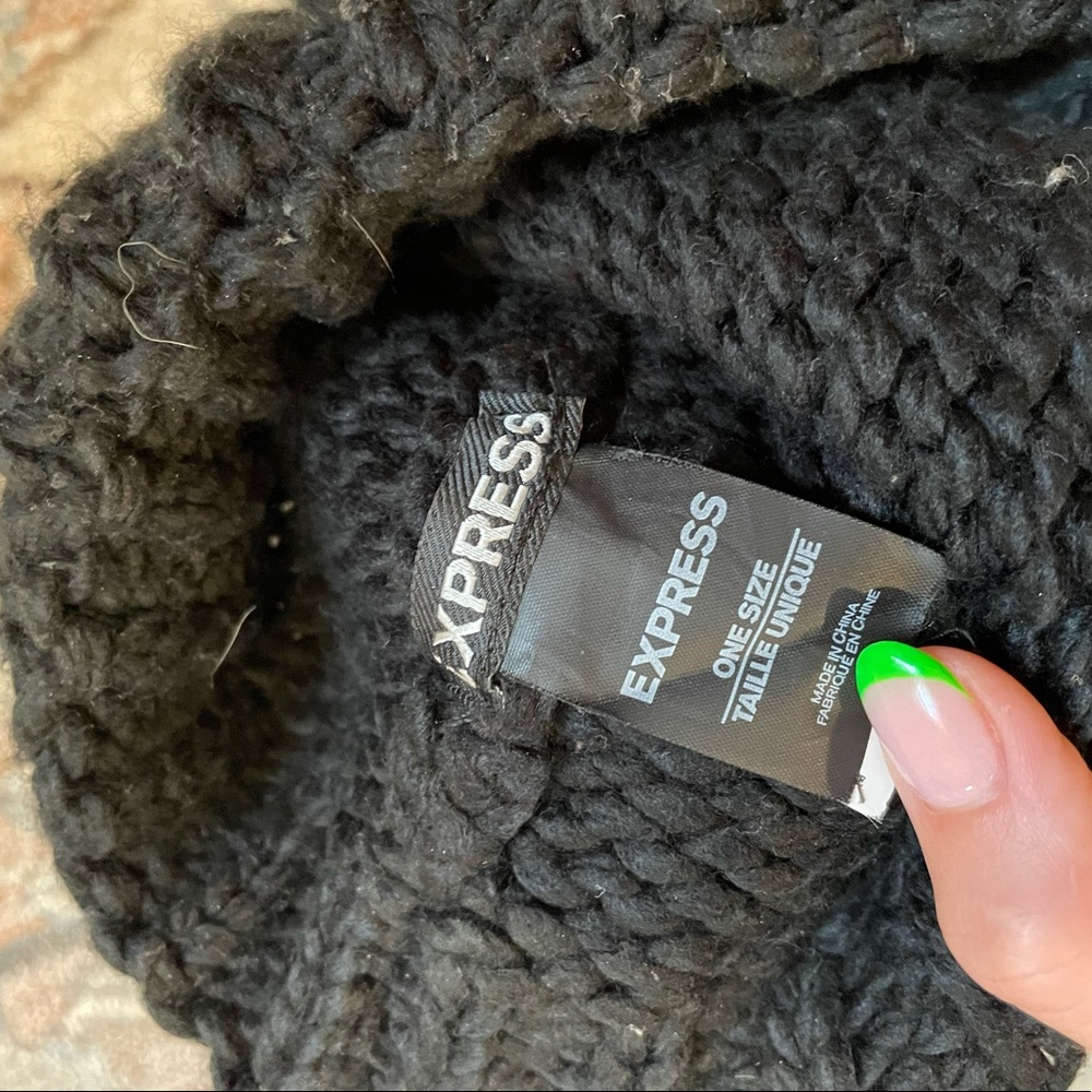 Pom hat - Picture 2 of 2